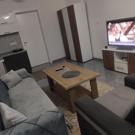 Neer Apartment Zivinice Bagian luar foto
