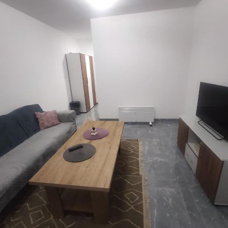 Neer Apartment Zivinice Bagian luar foto