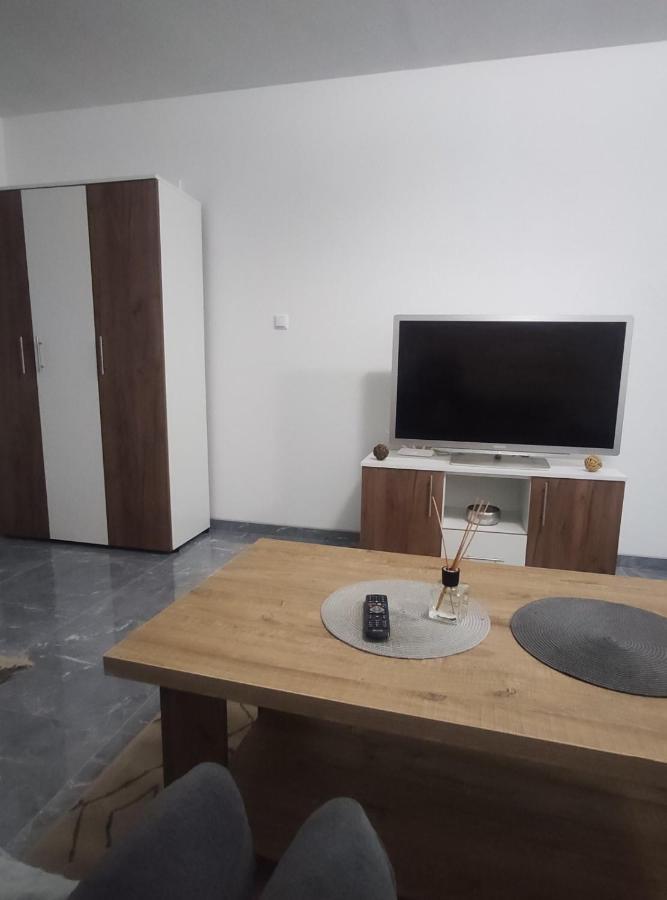 Neer Apartment Zivinice Bagian luar foto