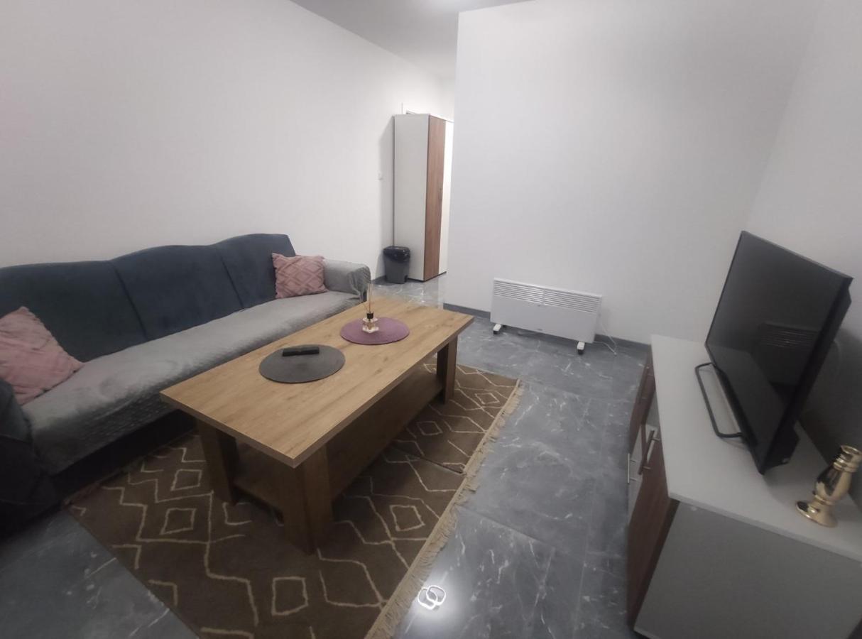 Neer Apartment Zivinice Bagian luar foto